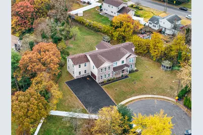 4 Coventry Court, Wheatley Heights, NY 11798 - Photo 5