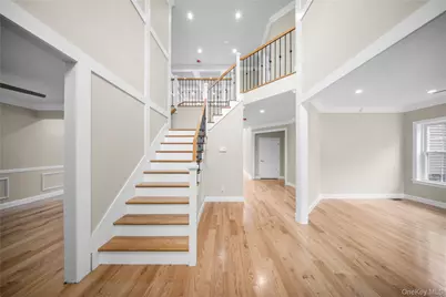 4 Coventry Court, Wheatley Heights, NY 11798 - Photo 9