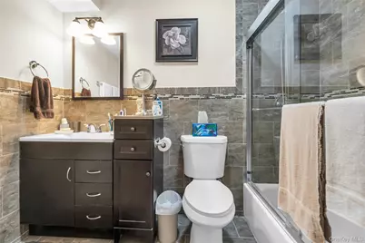 84 Juniper Avenue, Ronkonkoma, NY 11779 - Photo 17