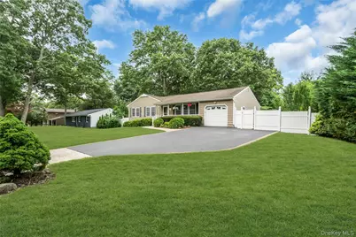 84 Juniper Avenue, Ronkonkoma, NY 11779 - Photo 3