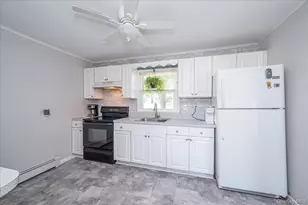 148 Saxton St, Patchogue, NY 11772 - Photo 9