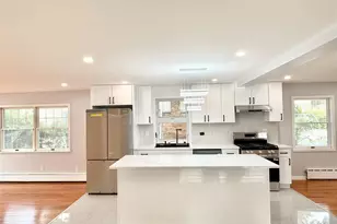 20 Baylis Pl, Syosset, NY 11791 - Photo 3
