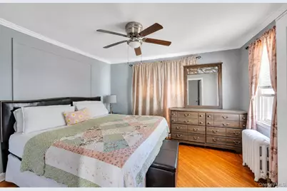 352 W Valley Stream Boulevard, Valley Stream, NY 11580 - Photo 9