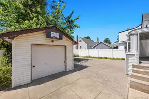 352 W Valley Stream Blvd, Valley Stream, NY 11580 - Photo 23