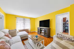 352 W Valley Stream Blvd, Valley Stream, NY 11580 - Photo 5