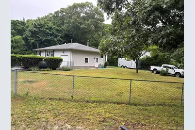 72 Fanning Boulevard, Riverhead, NY 11901 - Photo 5