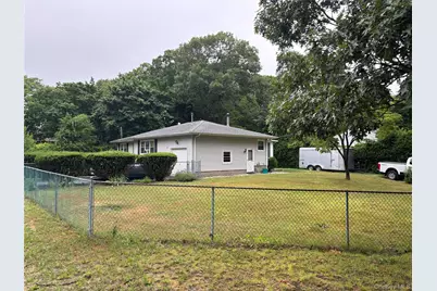 72 Fanning Boulevard, Riverhead, NY 11901 - Photo 3