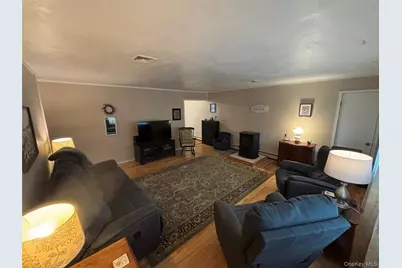 72 Fanning Boulevard, Riverhead, NY 11901 - Photo 9