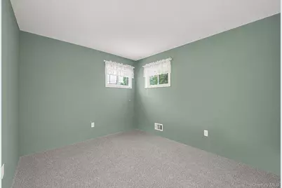 40 E Oakdale Street, Bay Shore, NY 11706 - Photo 11