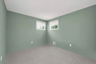 40 E Oakdale St, Bay Shore, NY 11706 - Photo 11