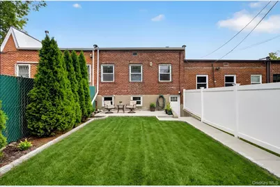 6706 Thornton Place, Forest Hills, NY 11375 - Photo 17