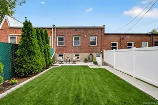 67-06 Thornton Pl, Forest Hills, NY 11375 - Photo 17