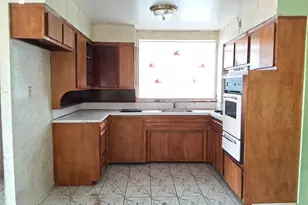 1386 Remsen Ave, Brooklyn, NY 11236 - Photo 15