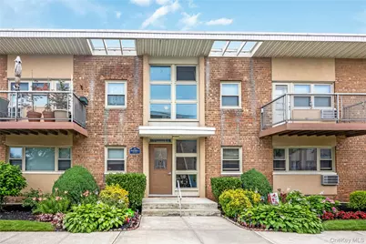 4 Rose Street #Building 6-F-2, Oceanside, NY 11572 - Photo 1