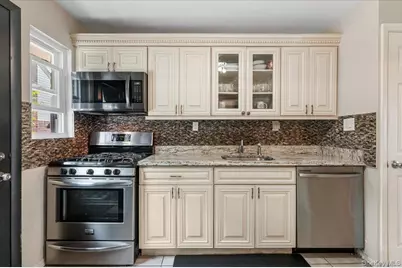 72 Pembrook Drive, Mineola, NY 11501 - Photo 19