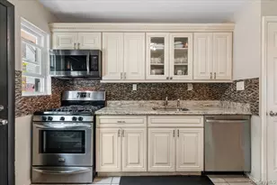 72 Pembrook Dr, Mineola, NY 11501 - Photo 19