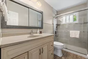 72 Pembrook Dr, Mineola, NY 11501 - Photo 23