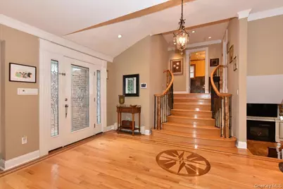 32 Lark Drive, Woodbury, NY 11797 - Photo 3