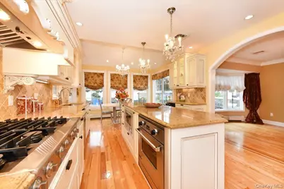 32 Lark Drive, Woodbury, NY 11797 - Photo 9