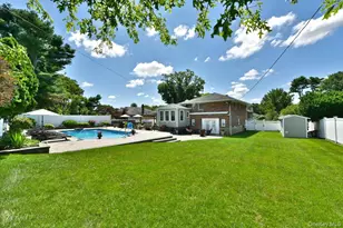 32 Lark Dr, Woodbury, NY 11797 - Photo 27