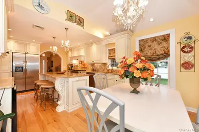 32 Lark Drive, Woodbury, NY 11797 - Photo 11