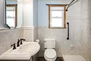 219 Lindbergh St, Massapequa Park, NY 11762 - Photo 25
