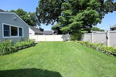 219 Lindbergh Street, Massapequa Park, NY 11762 - Photo 33
