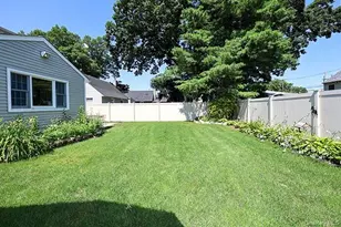 219 Lindbergh St, Massapequa Park, NY 11762 - Photo 33