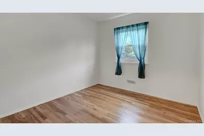 135 Atlantic Place, Hauppauge, NY 11788 - Photo 17