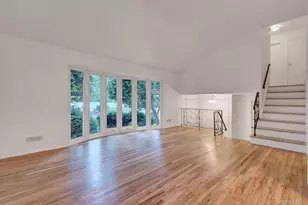 135 Atlantic Pl, Hauppauge, NY 11788 - Photo 5
