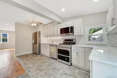 102 Strattford Road, New Hyde Park, NY 11040 - Photo 11