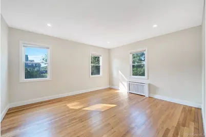 102 Strattford Road, New Hyde Park, NY 11040 - Photo 17