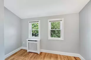 102 Strattford Rd, New Hyde Park, NY 11040 - Photo 21