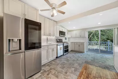 102 Strattford Road, New Hyde Park, NY 11040 - Photo 13