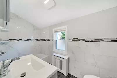 102 Strattford Road, New Hyde Park, NY 11040 - Photo 23