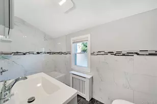 102 Strattford Rd, New Hyde Park, NY 11040 - Photo 23