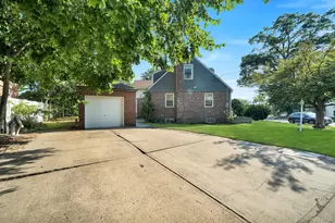 102 Strattford Rd, New Hyde Park, NY 11040 - Photo 25