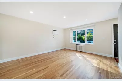 102 Strattford Road, New Hyde Park, NY 11040 - Photo 5