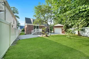 102 Strattford Rd, New Hyde Park, NY 11040 - Photo 27
