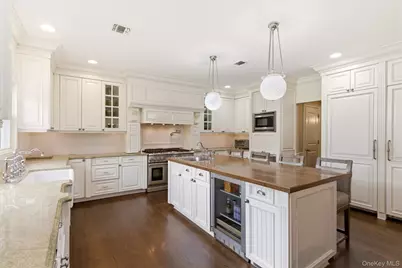 9 May Hill Lane, Dix Hills, NY 11746 - Photo 11