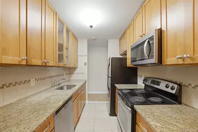 421 N Broadway #17, Yonkers, NY 10701 - Photo 5