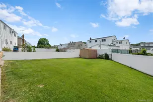 22 Marilyn Ct, West Babylon, NY 11704 - Photo 29