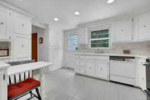 34 Dogwood Dr, Scarsdale, NY 10583 - Photo 9