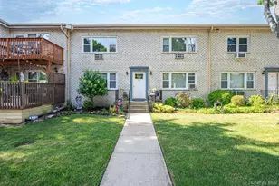 112 Cardinal Ln, Islip, NY 11751 - Photo 3