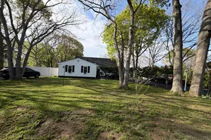 41 Fig St, Central Islip, NY 11722 - Photo 3