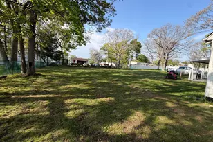 41 Fig St, Central Islip, NY 11722 - Photo 5