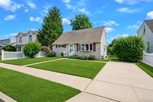 112 Franklin Pl, Massapequa, NY 11758 - Photo 3