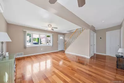 112 Franklin Place, Massapequa, NY 11758 - Photo 9