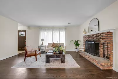 17 Doxey Drive, Glen Cove, NY 11542 - Photo 3