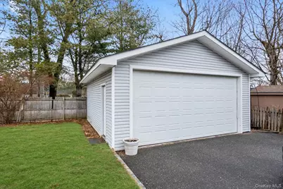 17 Doxey Drive, Glen Cove, NY 11542 - Photo 19